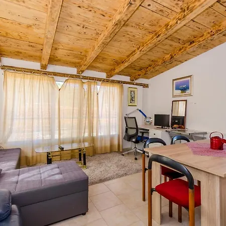 House Pelegrin Stomorska